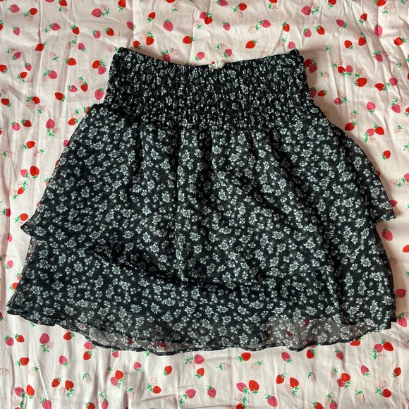 Garage XS Black Floral Ruffle Tiered Skirt - Picture 2 of 7